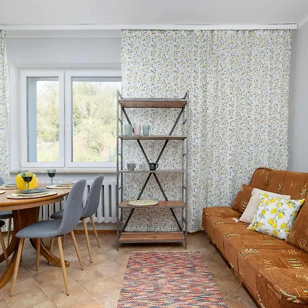 Spacious With Parking And Garden By Renters Apartment *